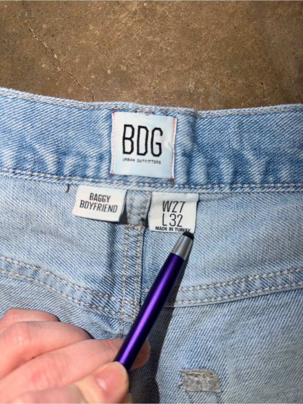 BDG Urban Outfitters Baggy Boyfriend Distressed Jeans Light Wash 27 L32 - Picture 5 of 12